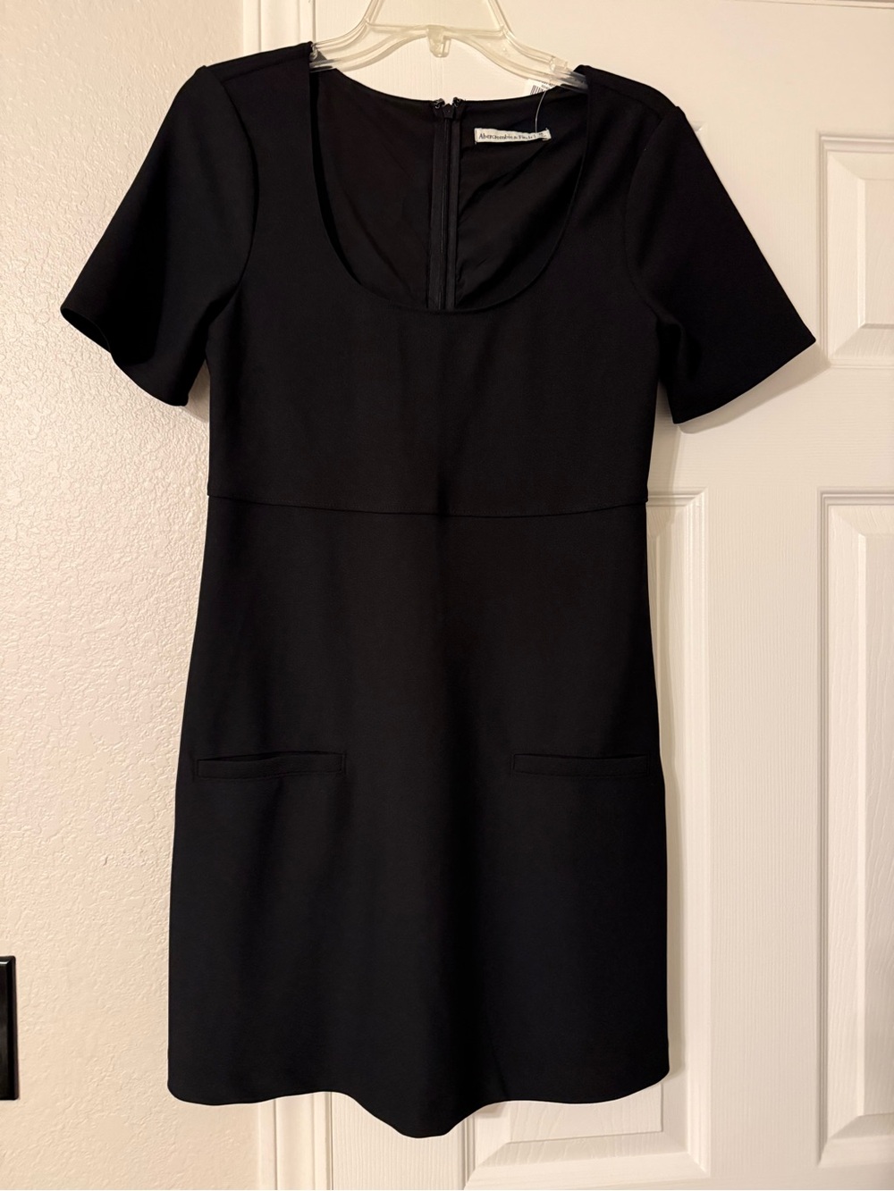 Abercrombie & Fitch Black Short-Sleeve Scoop Neck Mini Dress